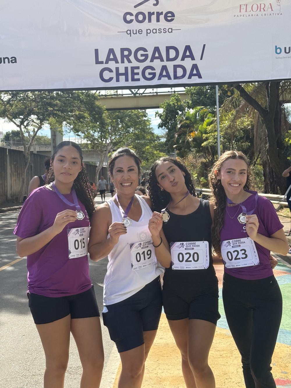 Participantes com as medalhas